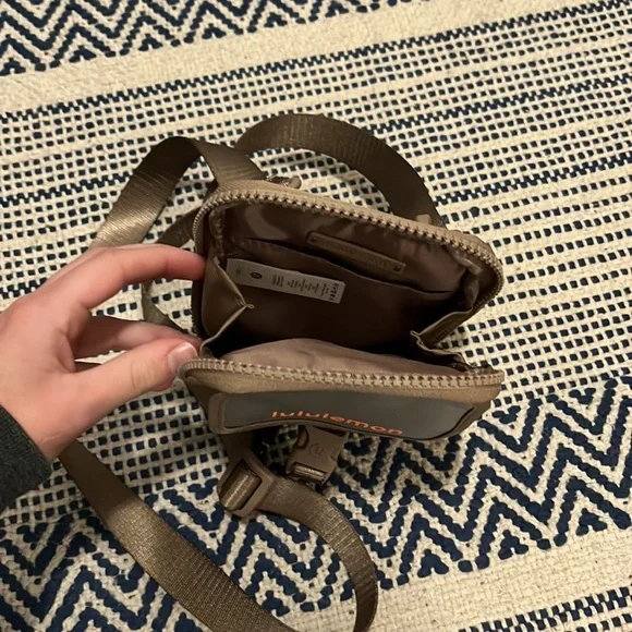 Hand Bag - Picture 3 of 3